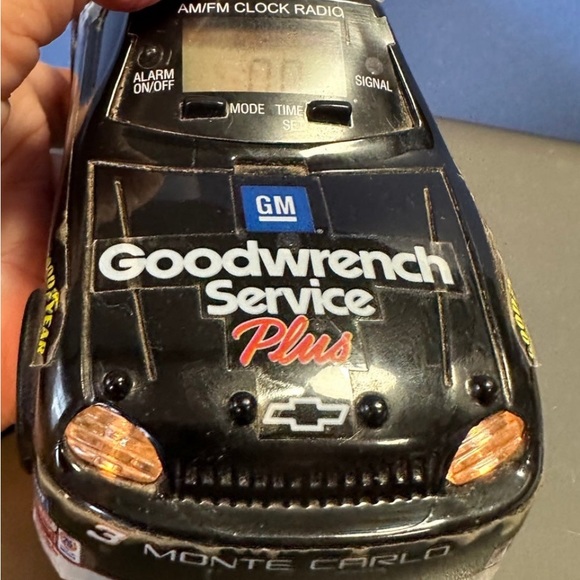 Dale Earnhardt AM/FM Clock Radio and Flashlight - Picture 3 of 5